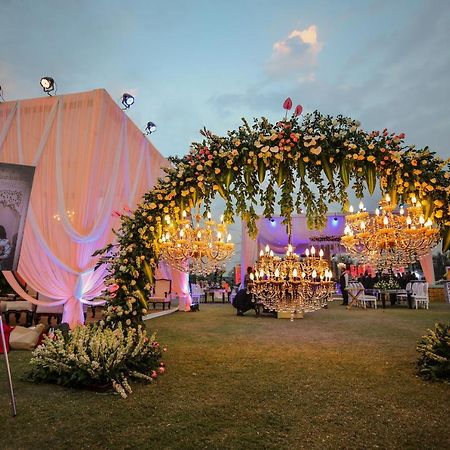 Golden Galaxy Hotels And Resorts Delhi  Exterior foto