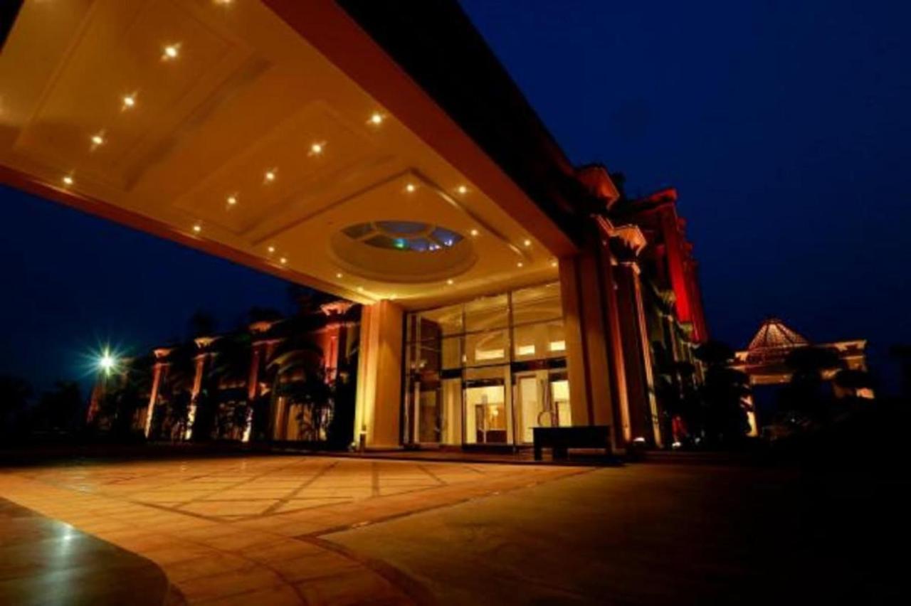 Golden Galaxy Hotels And Resorts Delhi  Exterior foto